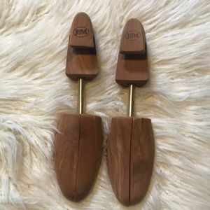 Wooden shoe trees
